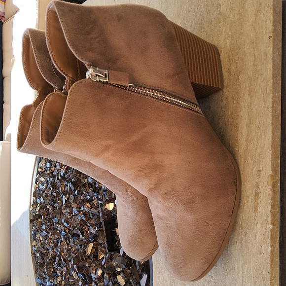 Style & Co faux suede light brown heeled boots size 10 1/2 - Picture 2 of 14